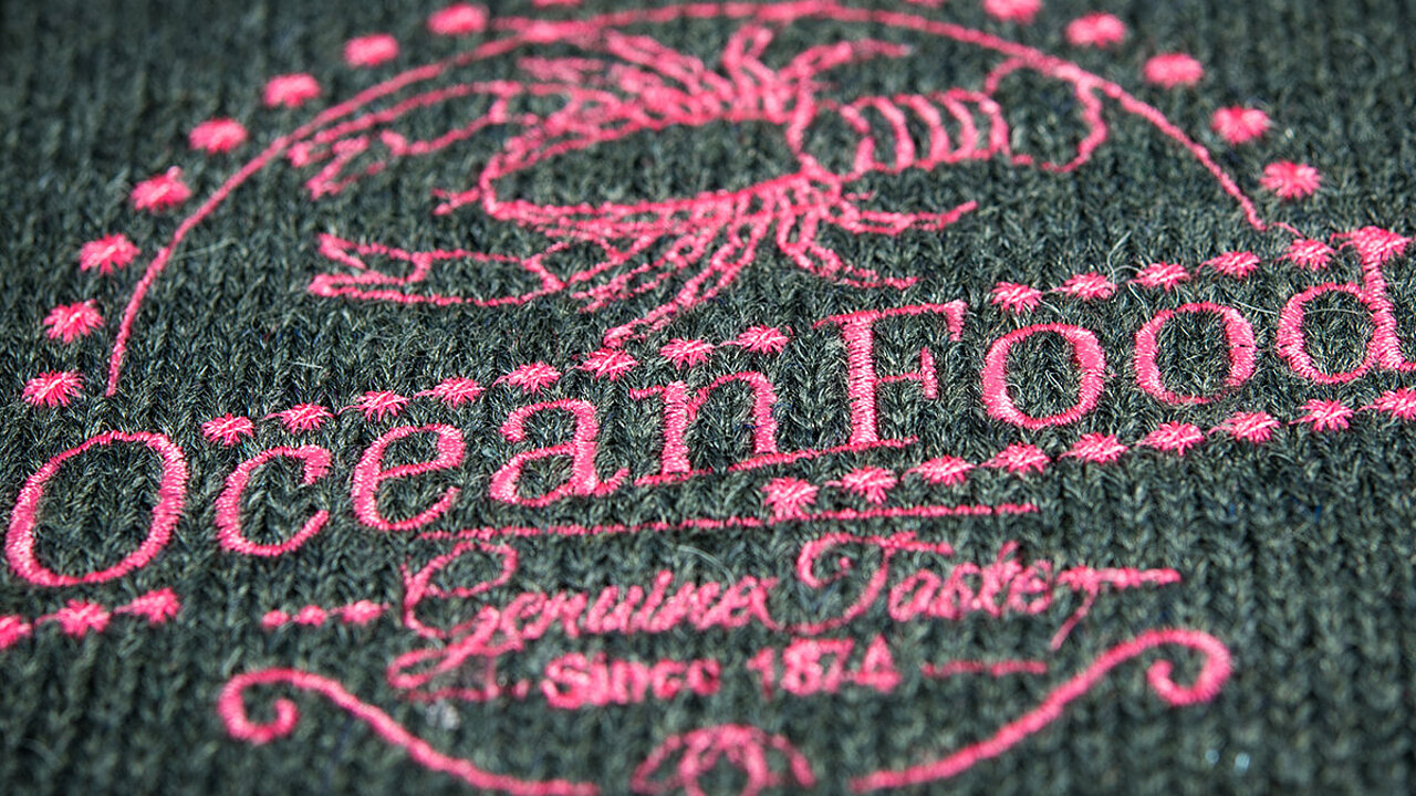 [Translate to Englisch IND:] Logo embroidery for lobster seafood restaurant